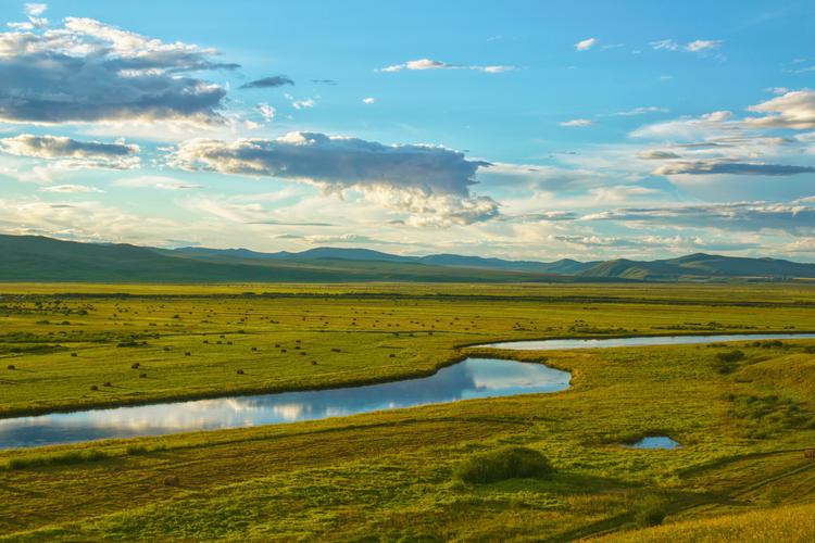 美丽的内蒙古大草原 在几月份去最合适呢