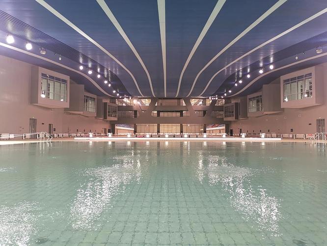 奥体中心是市内恒温游泳馆
