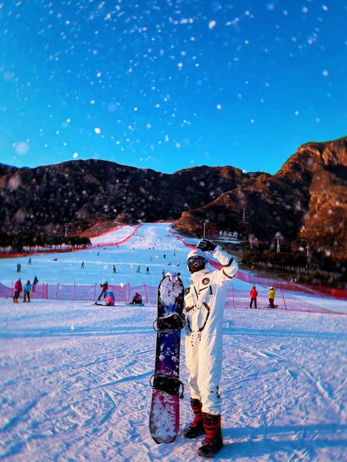 石京龙滑雪场是全年营业吗