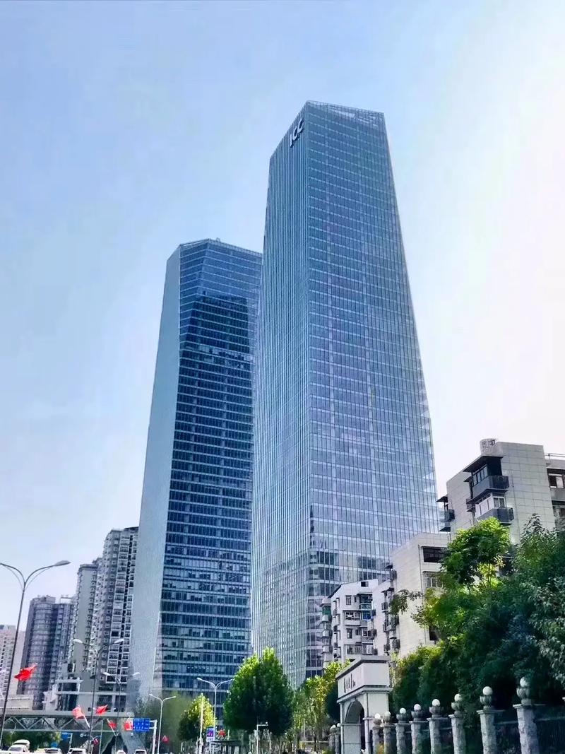 武汉中心大厦是双子塔吗