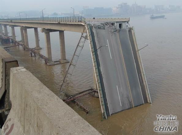 广东九江大桥是如何坍塌的