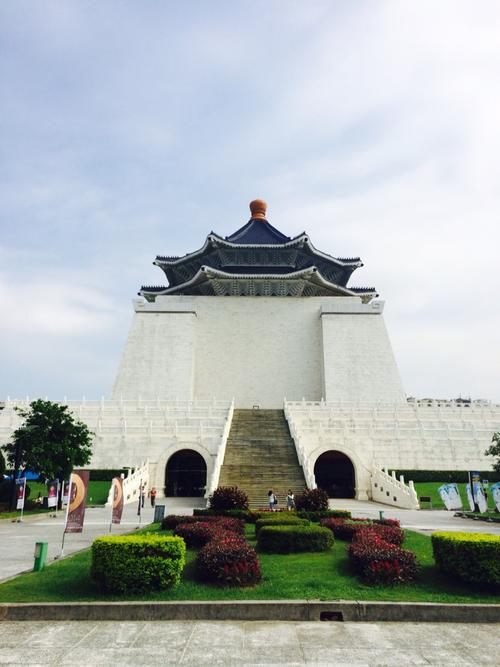 台北中正纪念堂是哪一年建成的