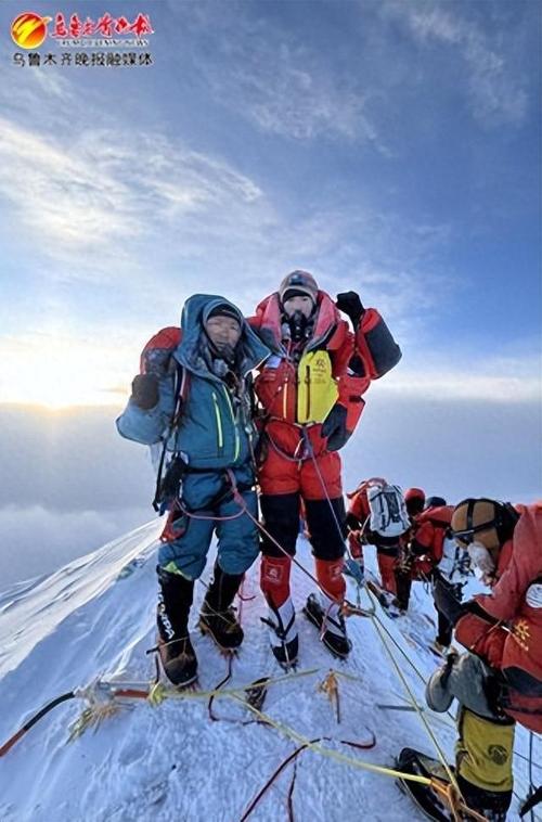 是什么支撑登山队员实现登上珠峰的理想