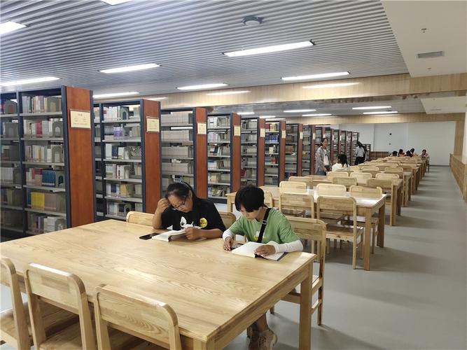 郑州图书馆礼拜一上班吗