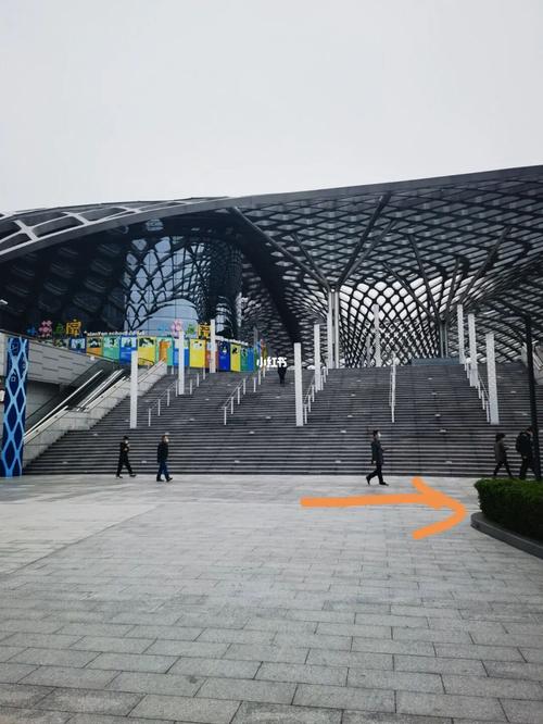 华润深圳湾体育中心能容纳多少人