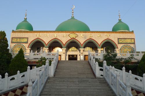 银川的南关清真寺始建于哪一年