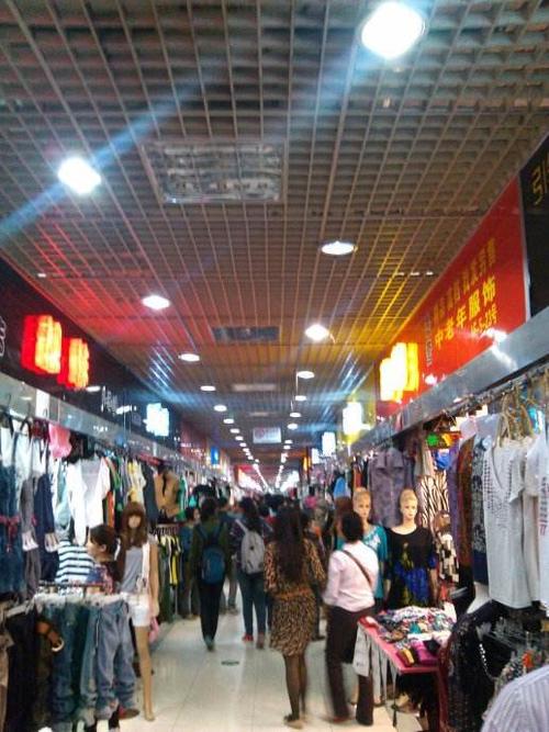 上海购物买衣服的商业街都有哪些啊