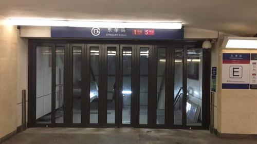 北京含东的地铁站