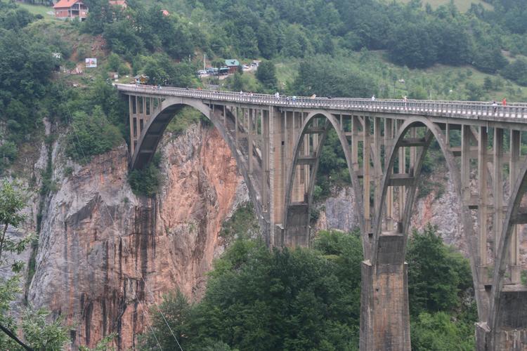 南斯拉夫的桥叫什么