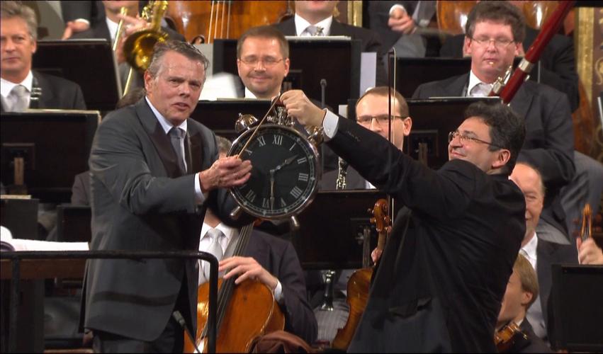 2012维也纳新年音乐会指挥叫什么名字啊