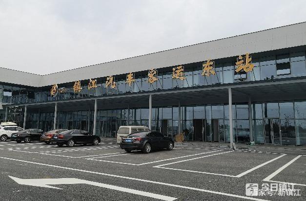 镇江火车站和长途汽车站