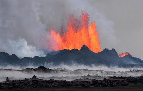 冰岛火山喷发能一直看到吗