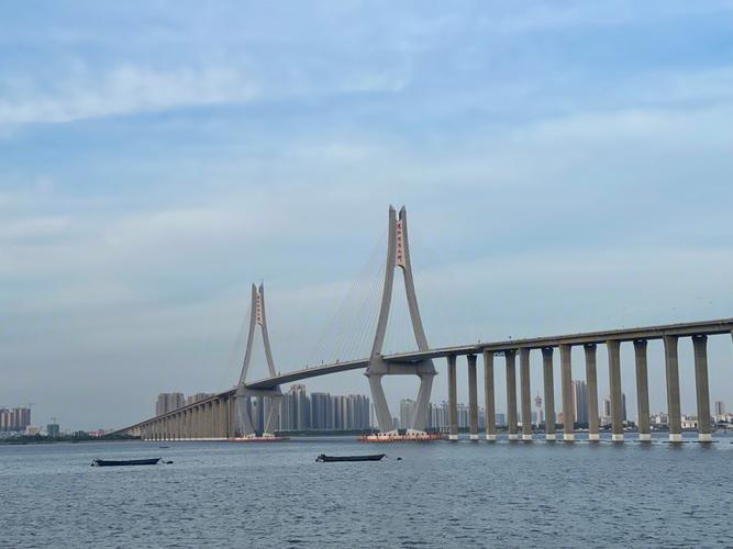 湛江海湾大桥能通多大的船