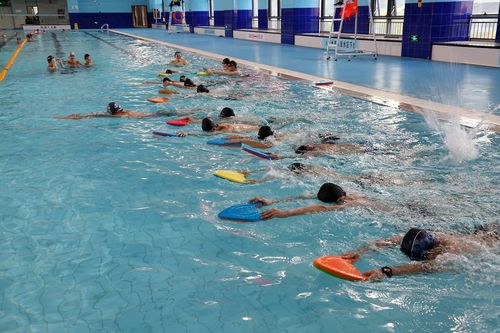 厦门市华侨中学有没有游泳课