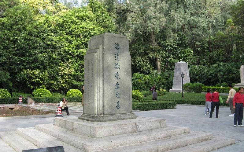广州黄花岗七十二烈士墓的碑亭有什么来历