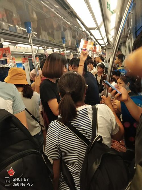 今天南京地铁人多吗